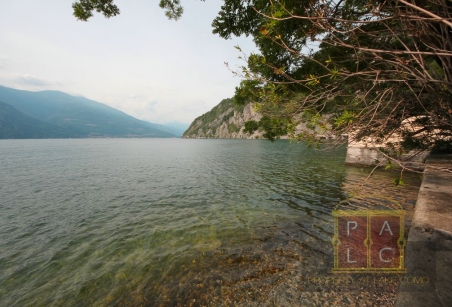 Villa Liberty in Varenna waterfront